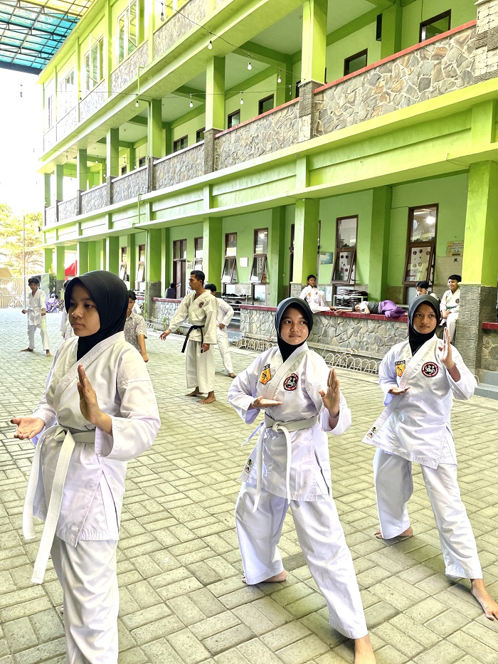 3. Ekstrakurikuler Karate